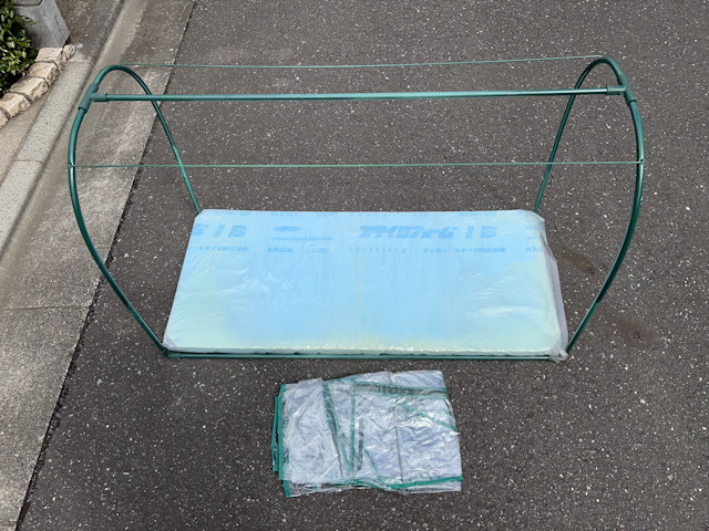 ズッキーニとカボチャを加温保温して育苗