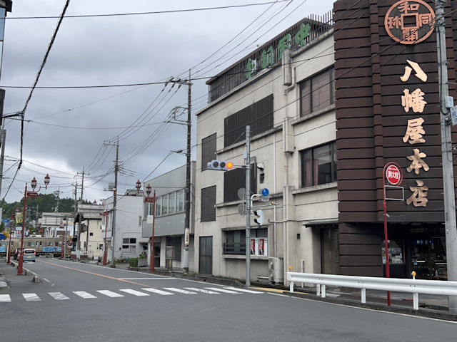 秩父神社前 八幡屋本店 武甲のお月さま